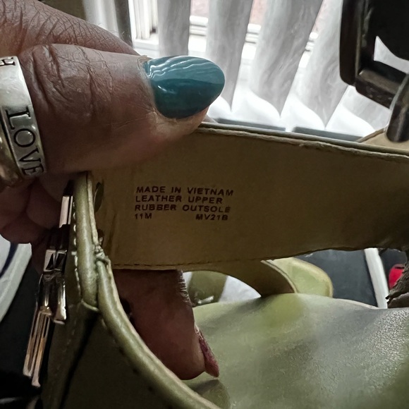 ***Beautiful women’s Sandals*** - Picture 3 of 3